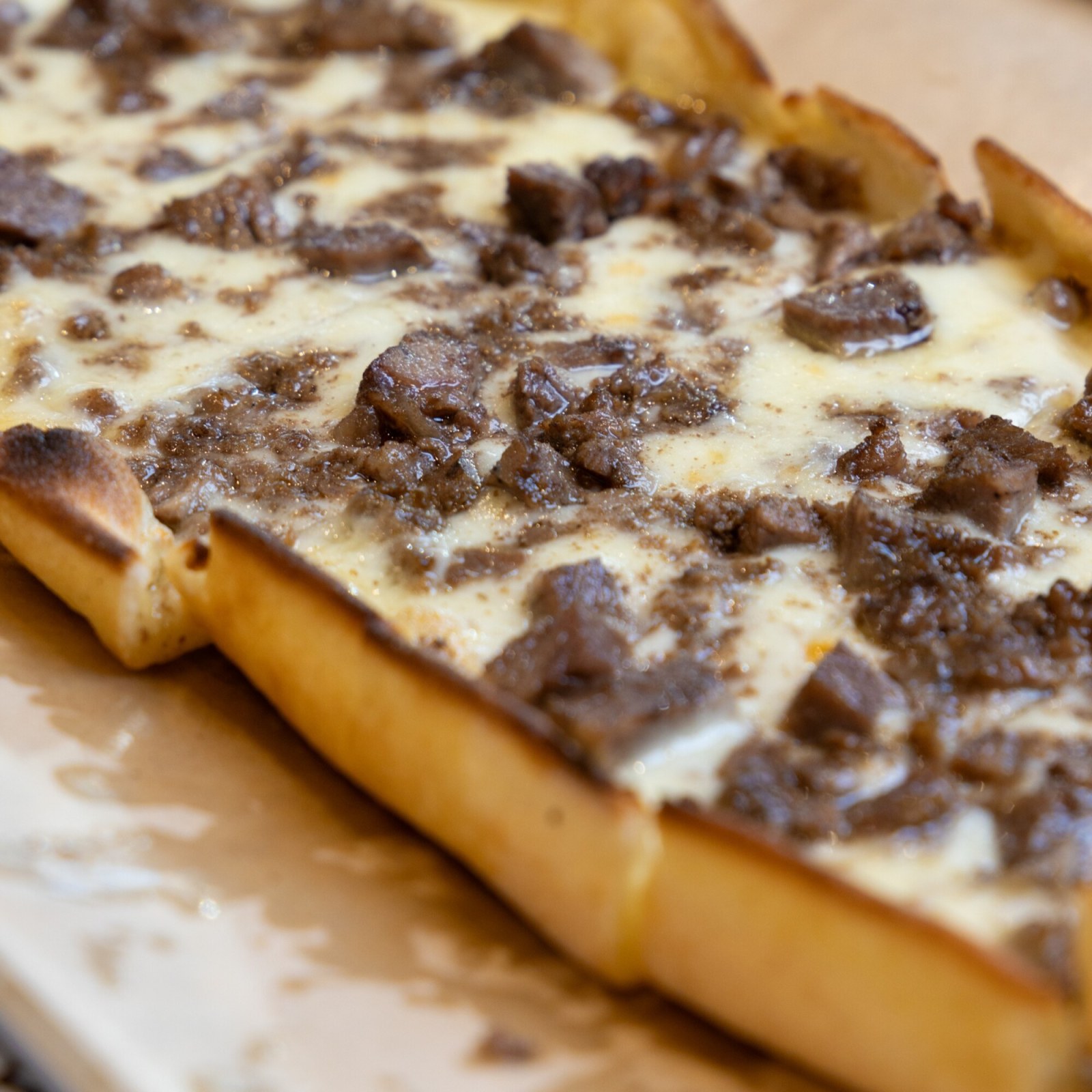 Kavurmalı Kaşarlı Pide