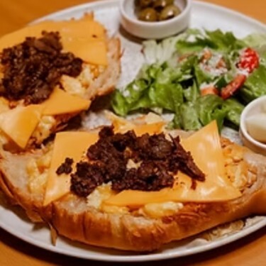 Kavurma & Cheddar Kruvasan (Yeni)