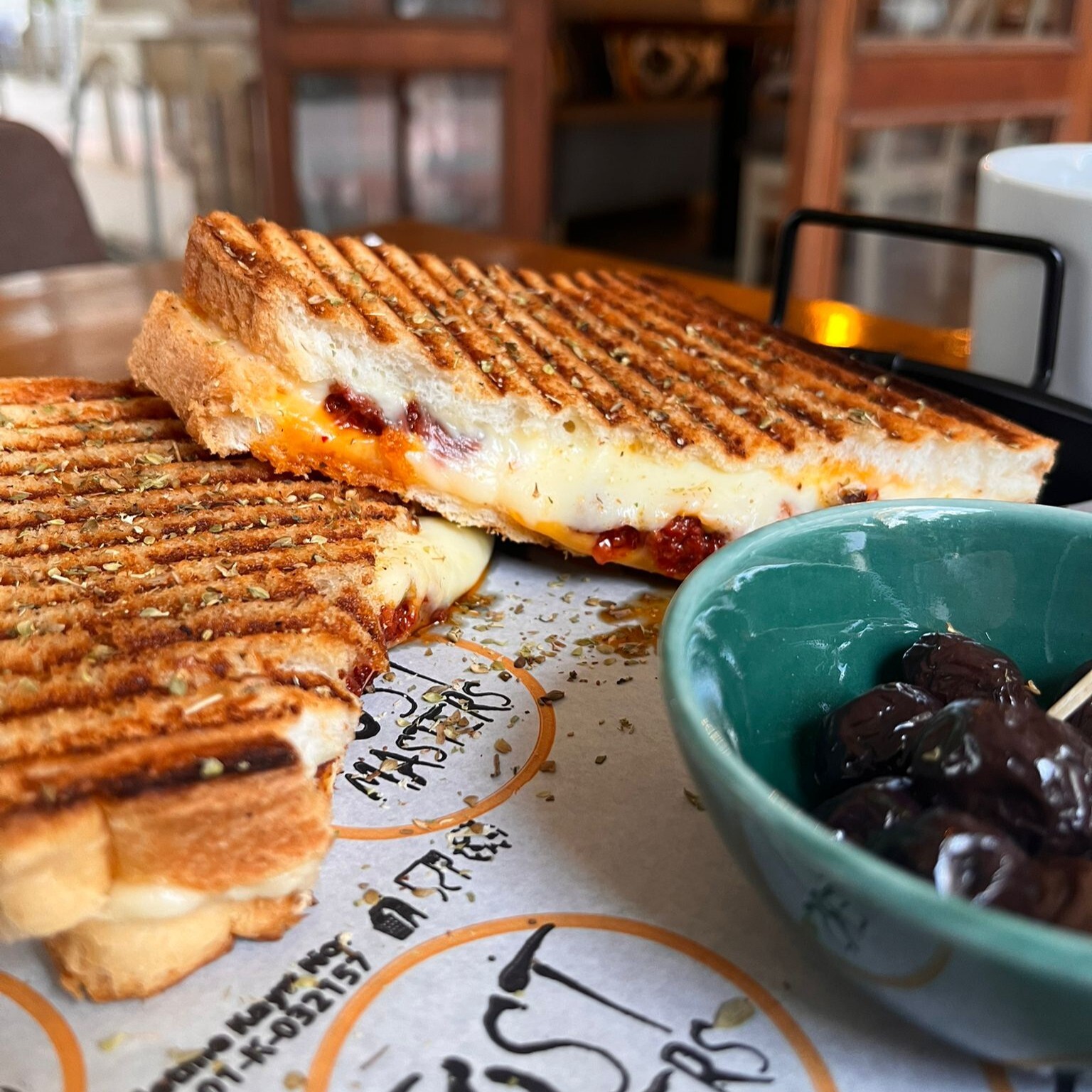 Sucuklu Kaşarlı Cheddarlı Tost