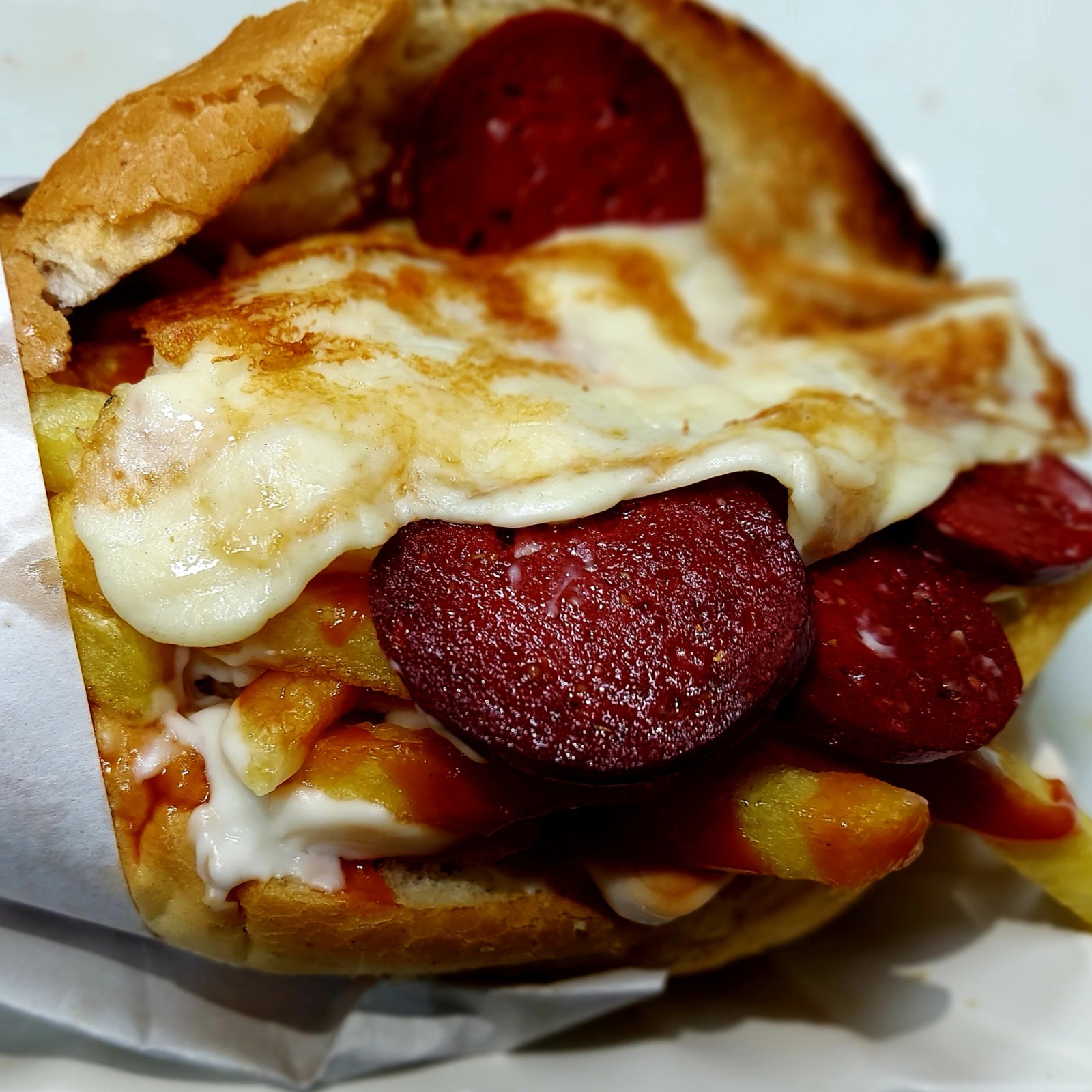 Sucuklu Kaşarlı Patso Sandviç Menü +Ayran