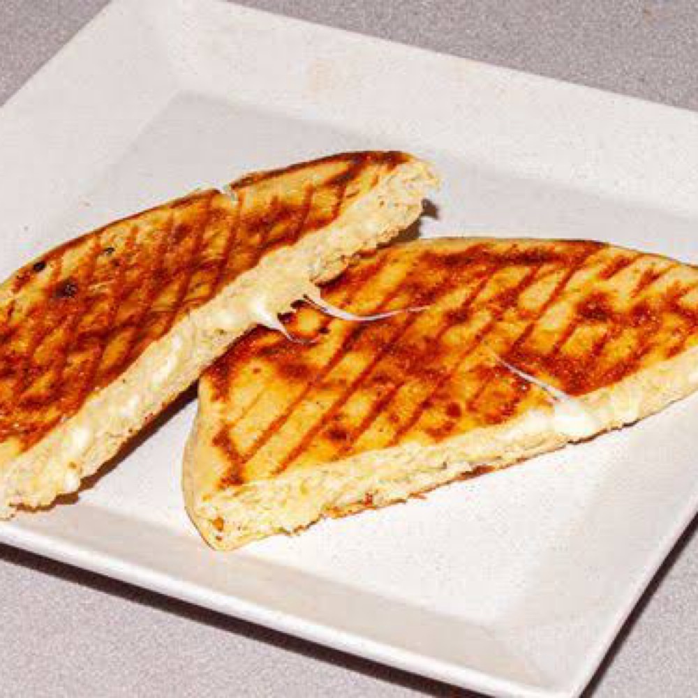 Peynirli Bazlama tost