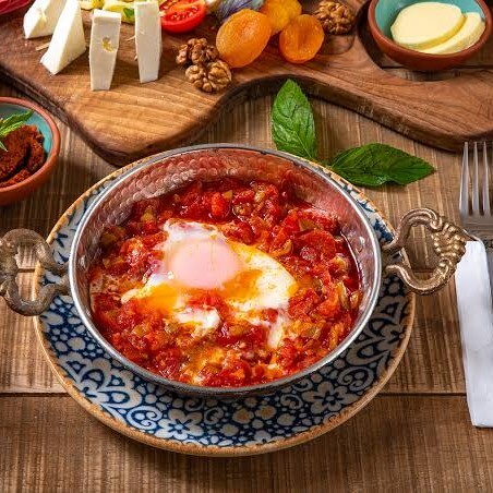 Sucuklu ve Kaşarlı Menemen