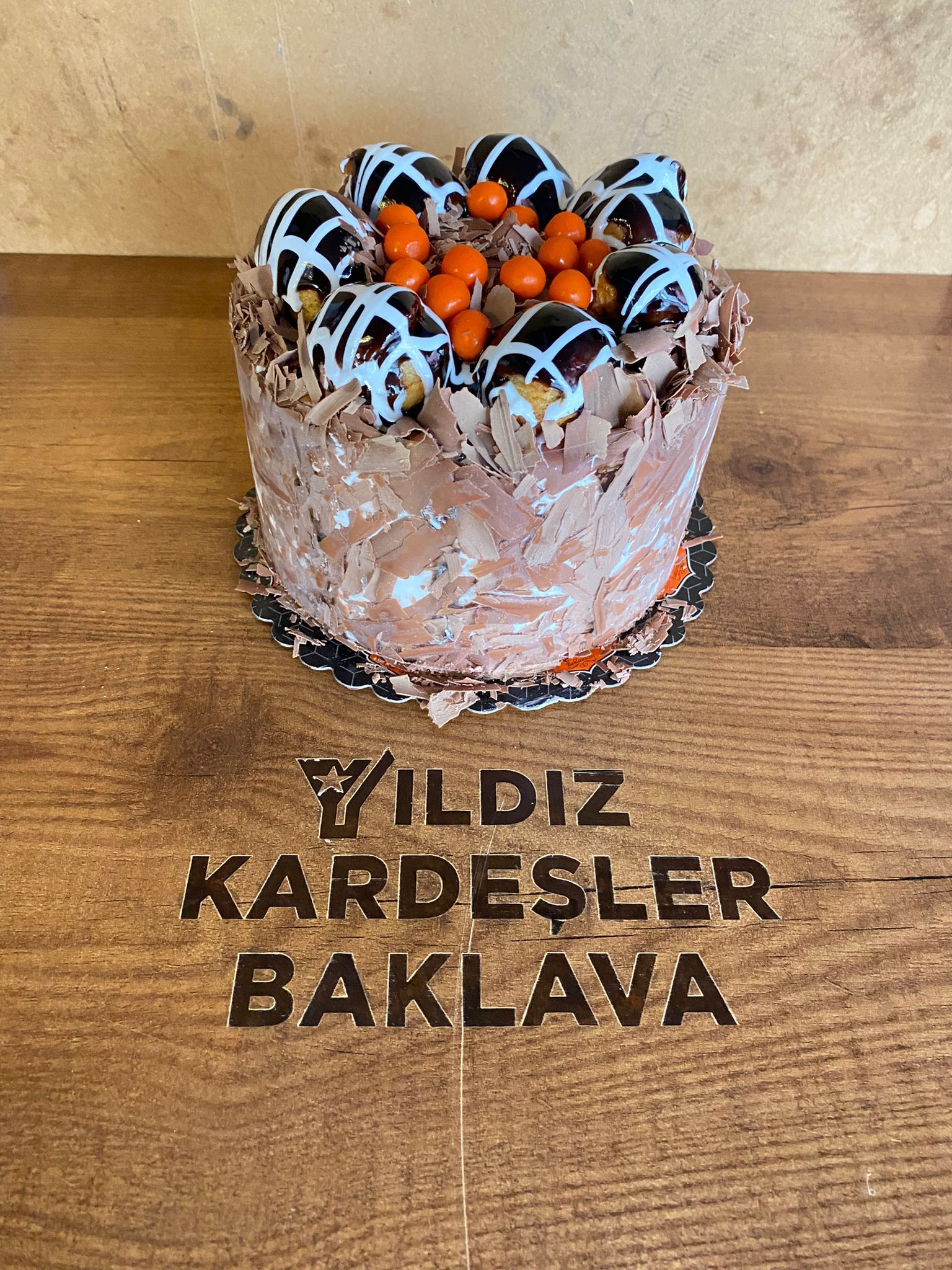 Profiterollü Pasta (6 Kişilik)