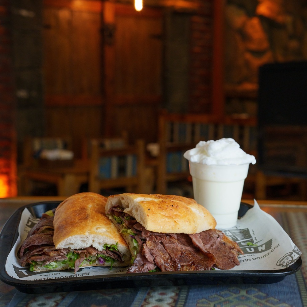 Somun Ekmek Arası Et Döner (220 gr)+Coca Cola Menü