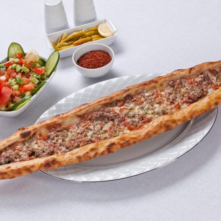 Kuşbaşılı Kaşarlı Pide