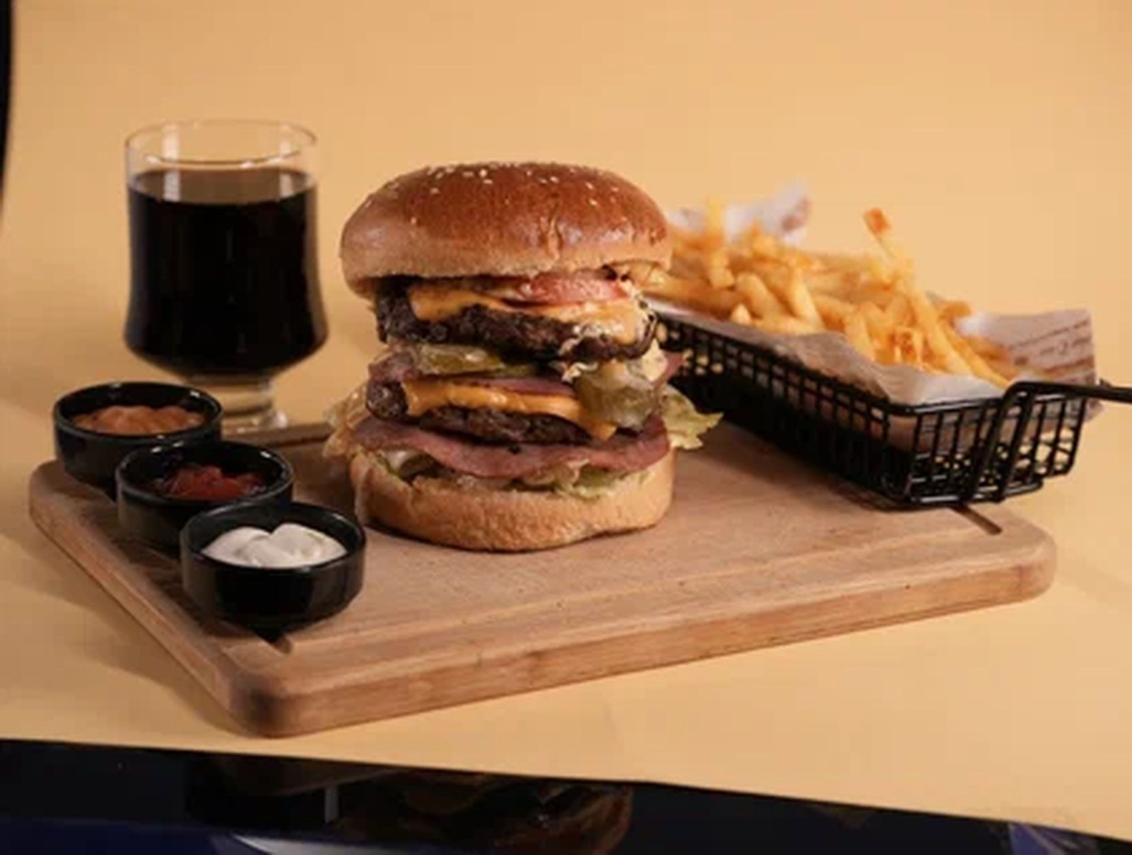 Demi Glace XL Burger Menü(4lü soğan halkası hediye)