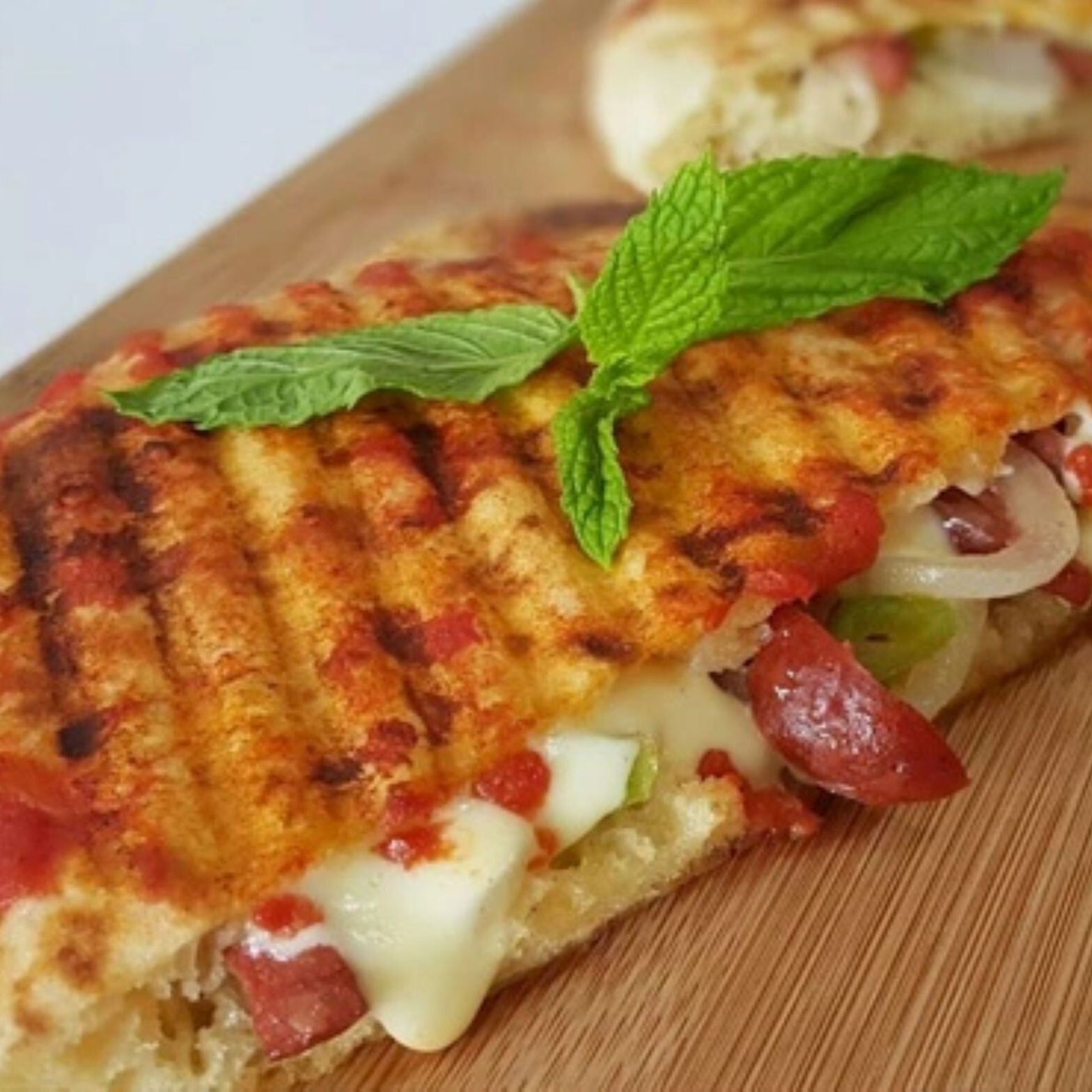 Bol Malzemeli Bazlama Tost