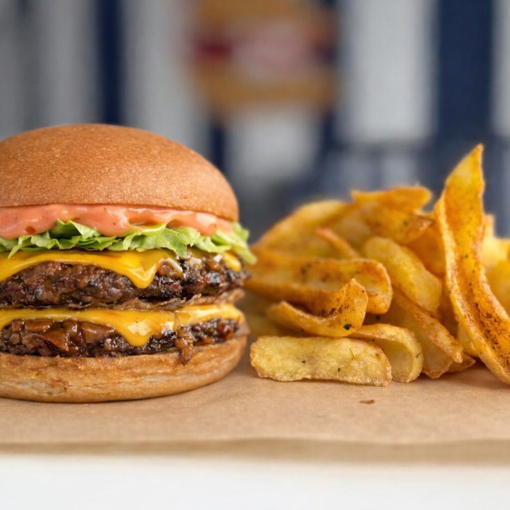 Double Bite Burger + 330 ml Coca-cola