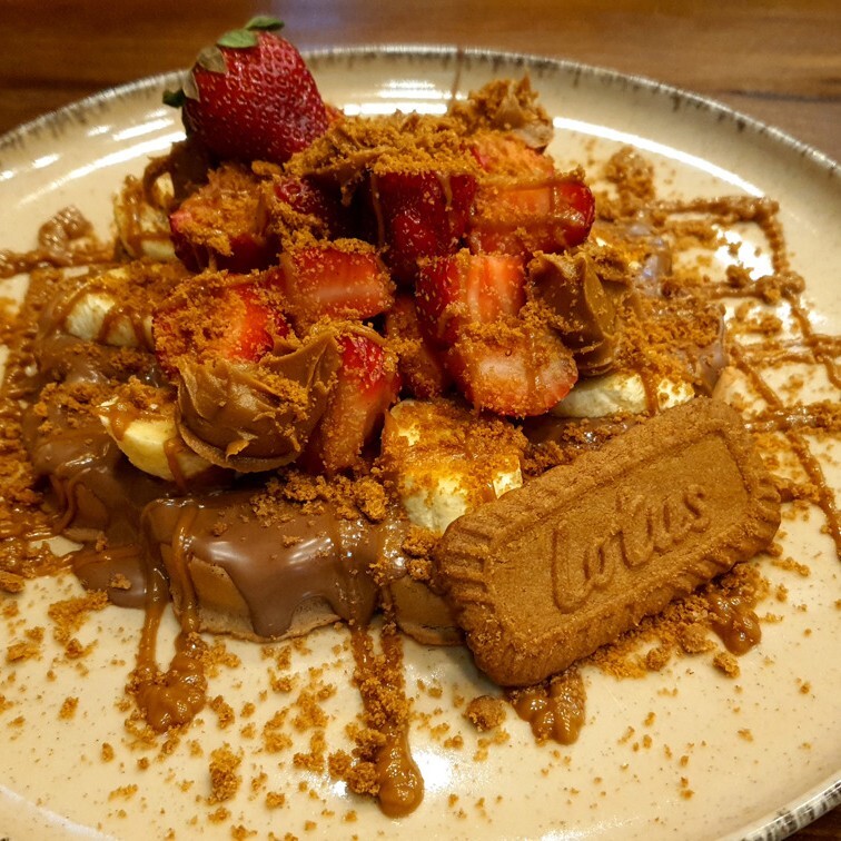 Hagrid's Lotus Waffle + 330 Ml. Coca Cola