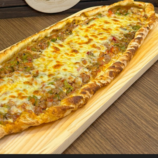 Kıymalı Kaşarlı Pide