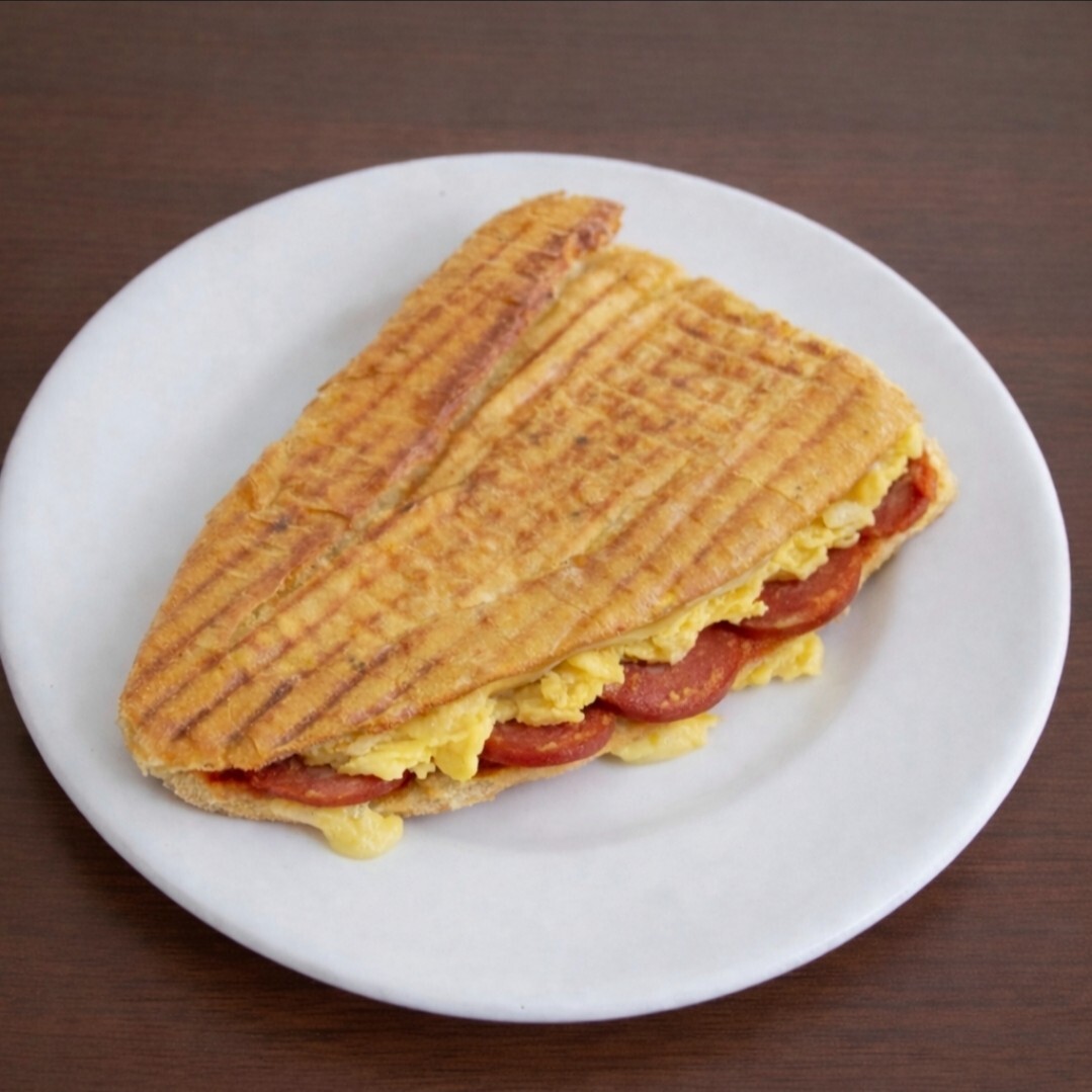 Yumurtalı, Sucuklu (Yarım Ekmek)
