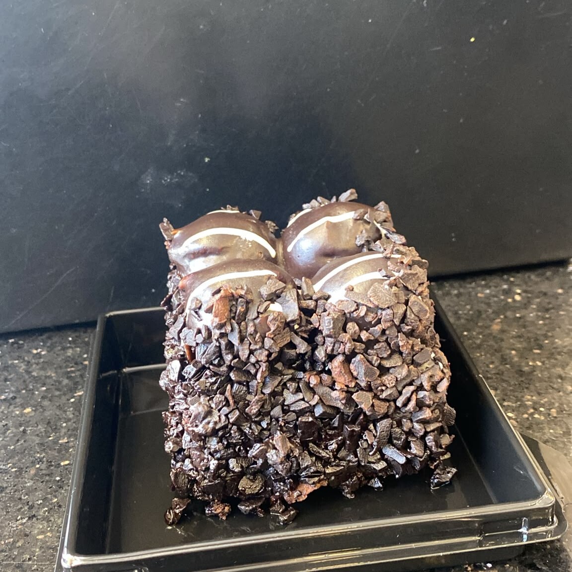 Profiterollü Mono Pasta