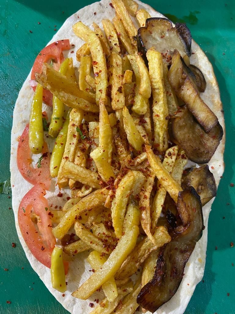 Karışık Kızartma Dürüm Patates kızartması, patlıcan kızartması