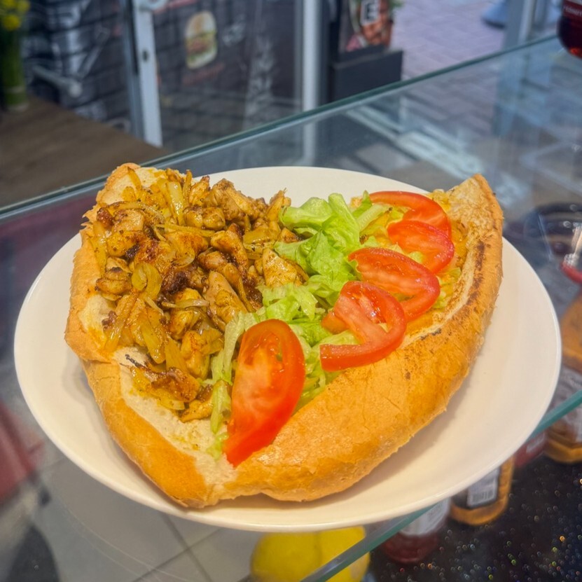 Yarım Ekmek Köfte Tavuk İncik Karışık