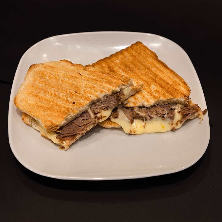 Kavurmalı Kaşarlı Tost