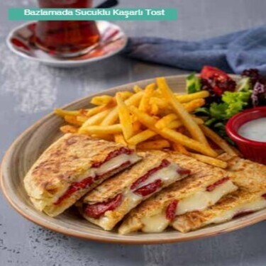 Sucuklu Kaşarlı Bazlama Tost