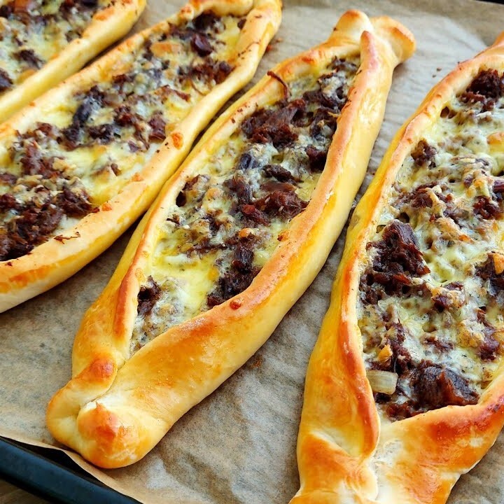Kavurmalı Kaşarlı Pide