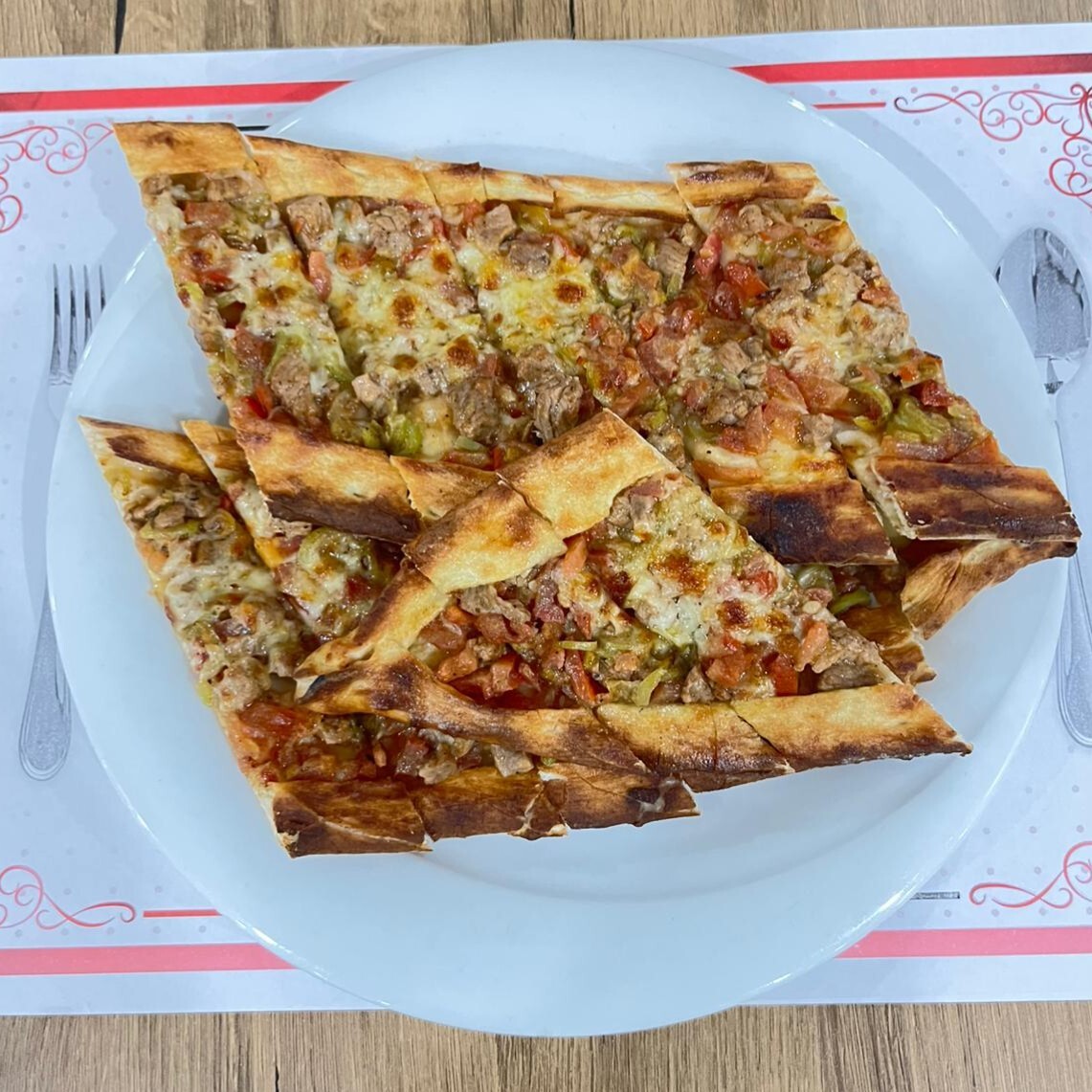 Kuşbaşılı Kaşarlı Pide