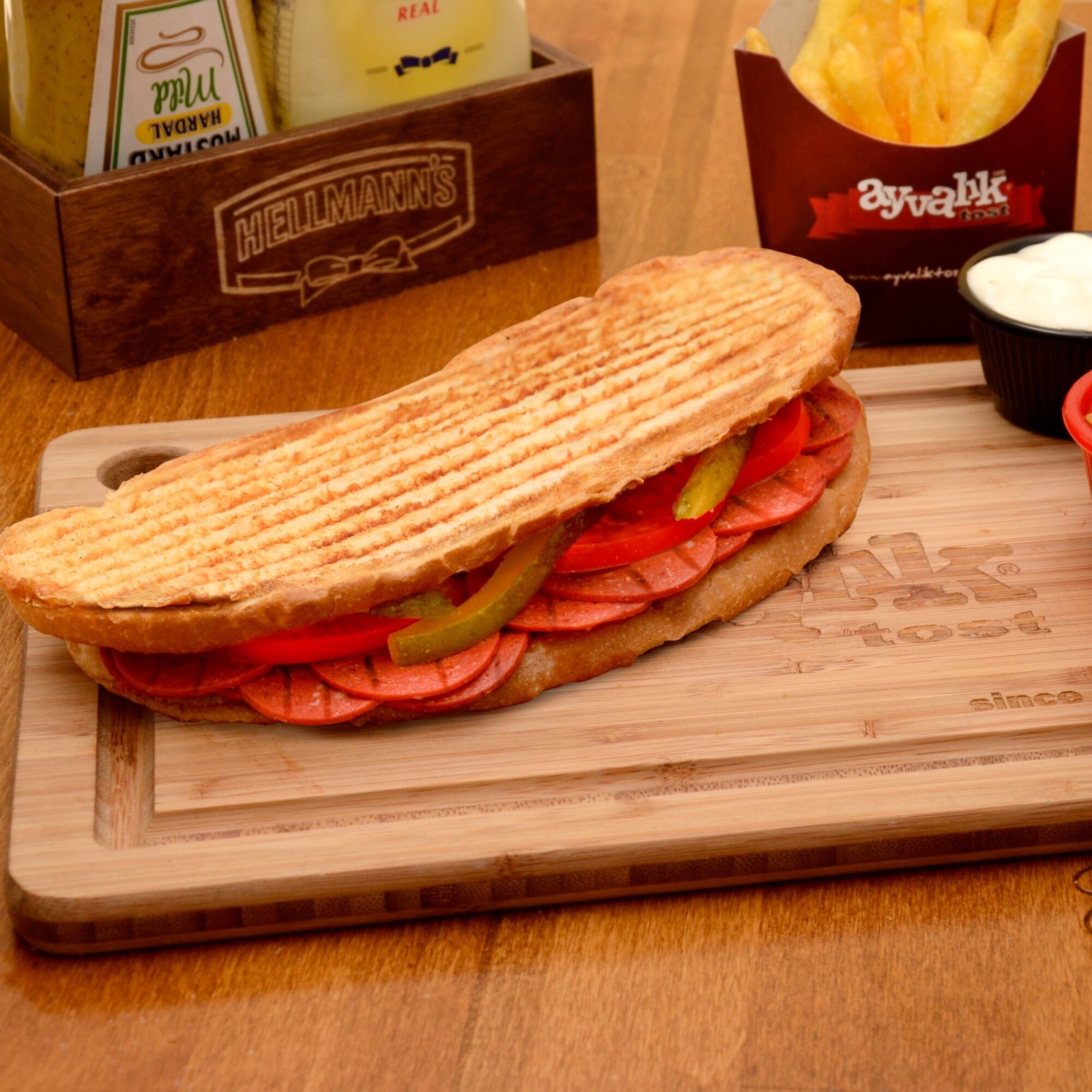 Ayvalık Ekmeğine Sucuklu Tost Menü