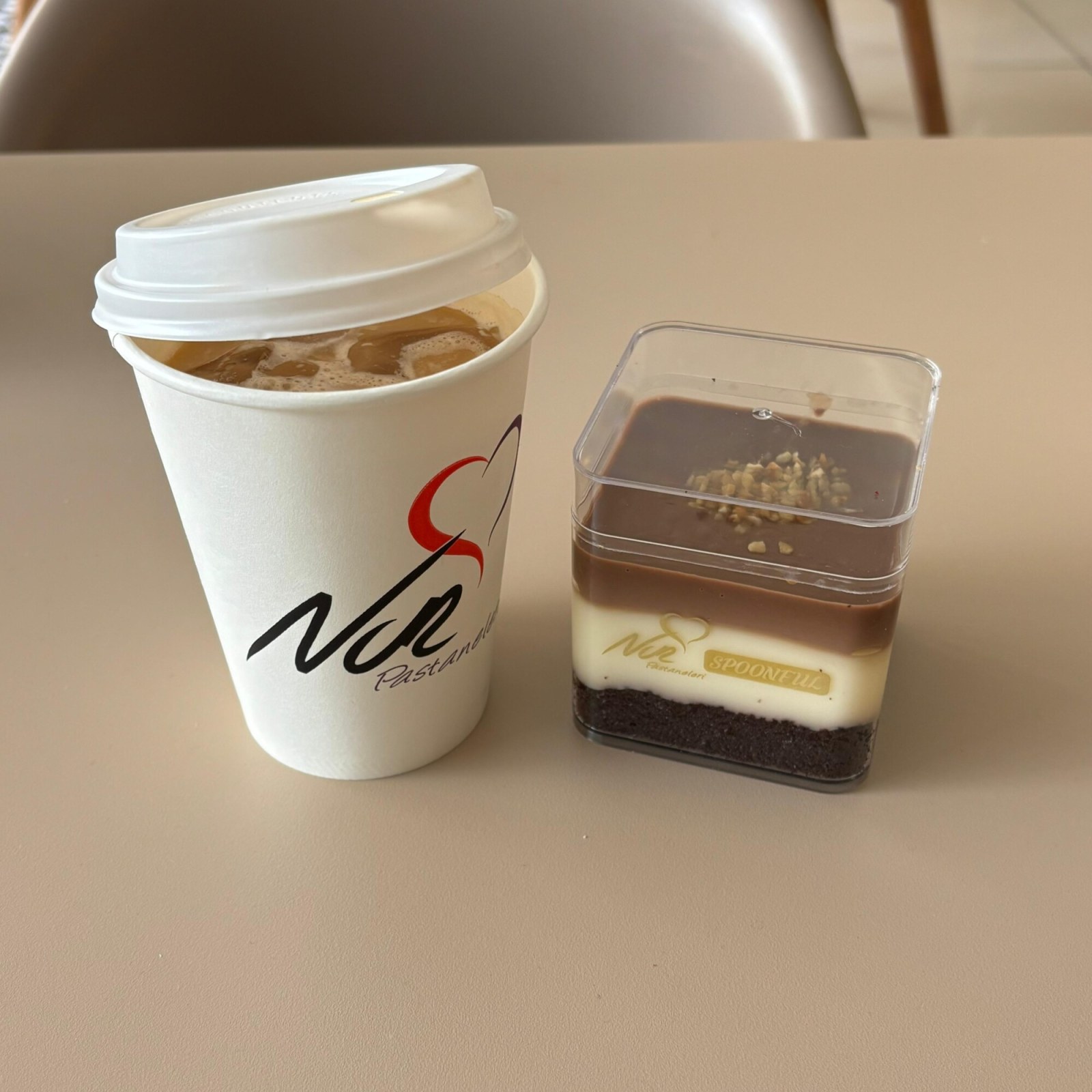 Latte, Macchiato veya Flat White Kahve ve Spoonful