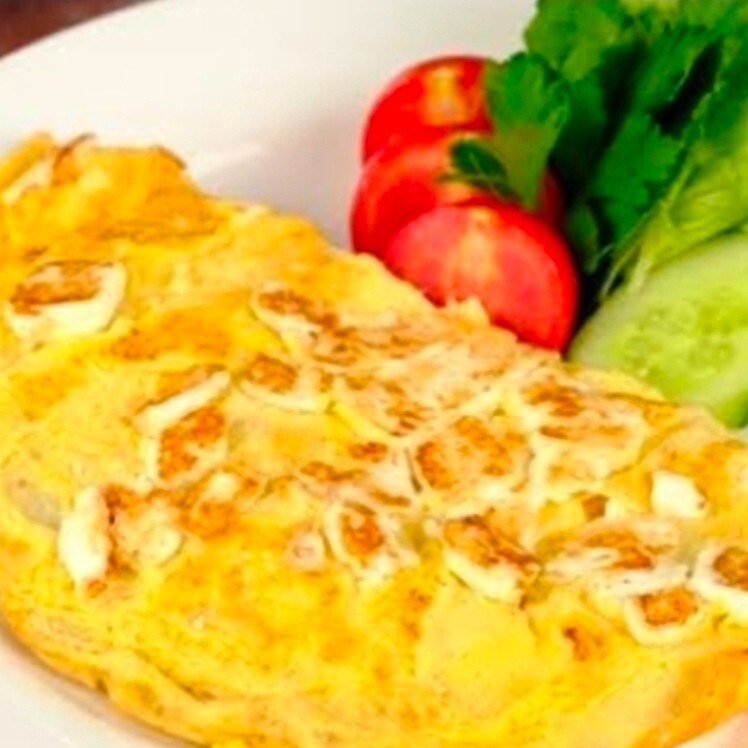 Patatesli Sosisli Kaşarlı Omlet