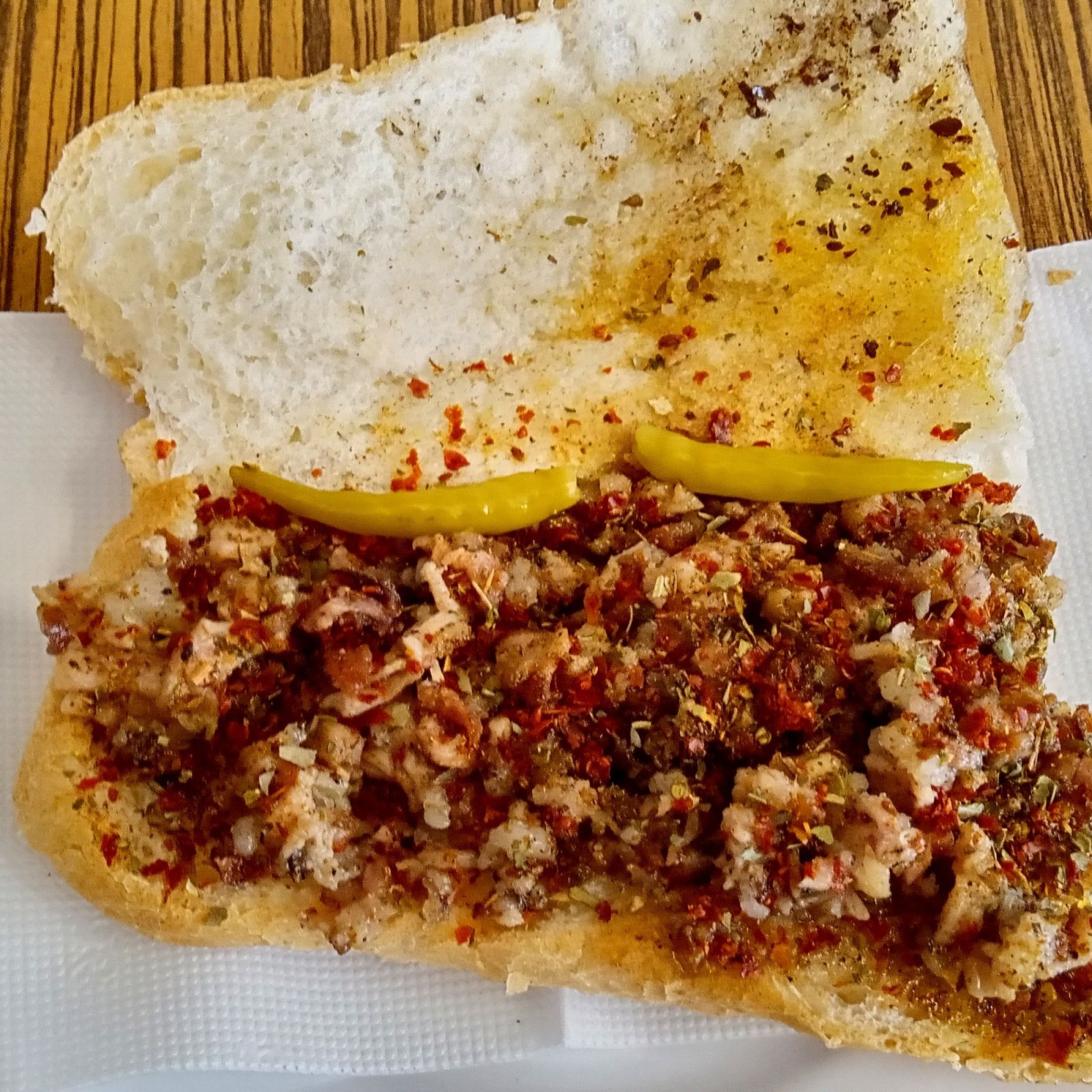 Yarım Ekmek Arası Sebzeli Kokoreç