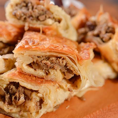 1 porsiyon Kıymalı Börek