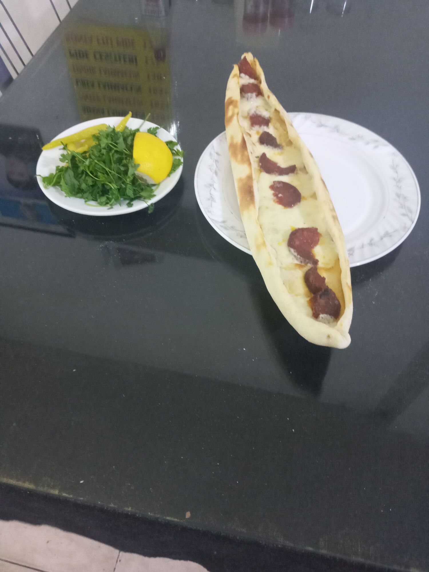 Kaşarlı Sucuklu Pide