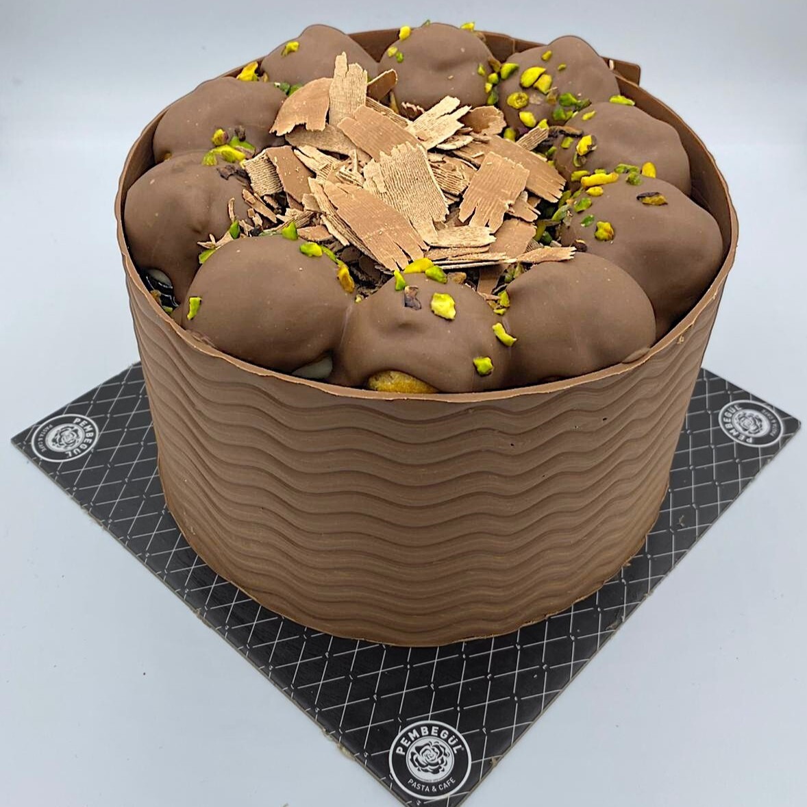 Profiterollü Yaş Pasta (Büyük)