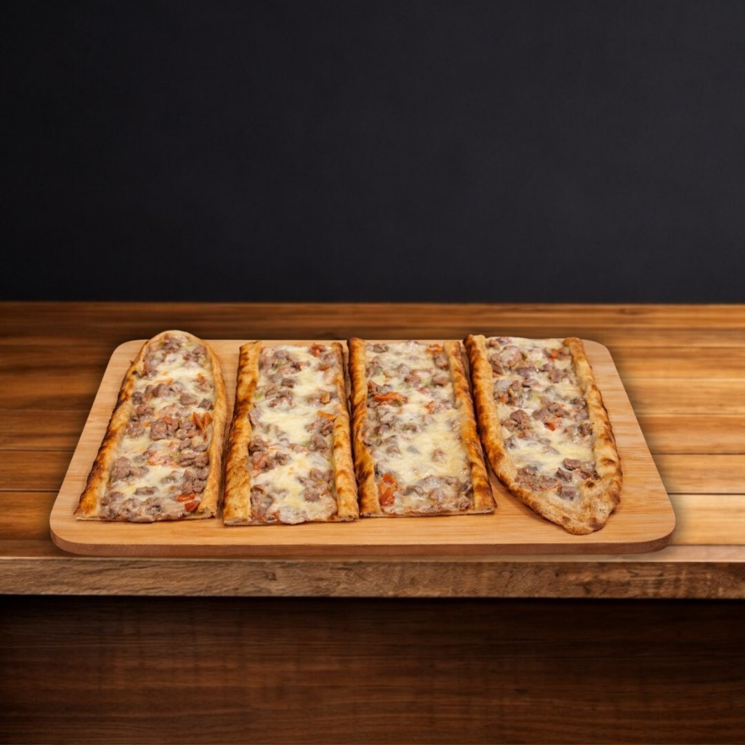 Kuşbaşılı Kaşarlı Pide