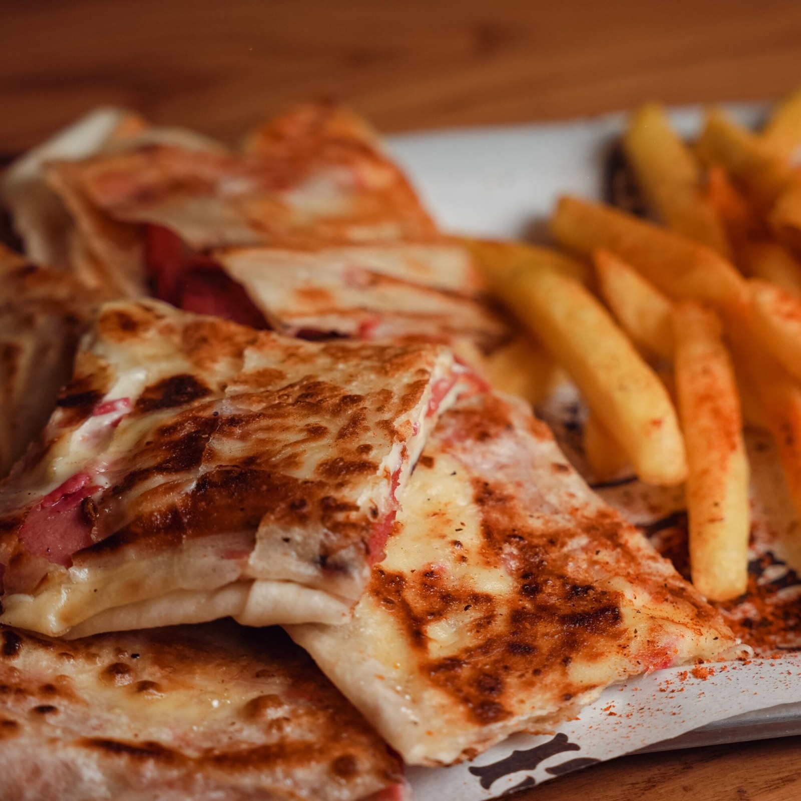 Sucuk-Kaşarlı Gözleme