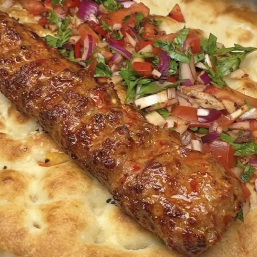 Adana kebabı dürüm