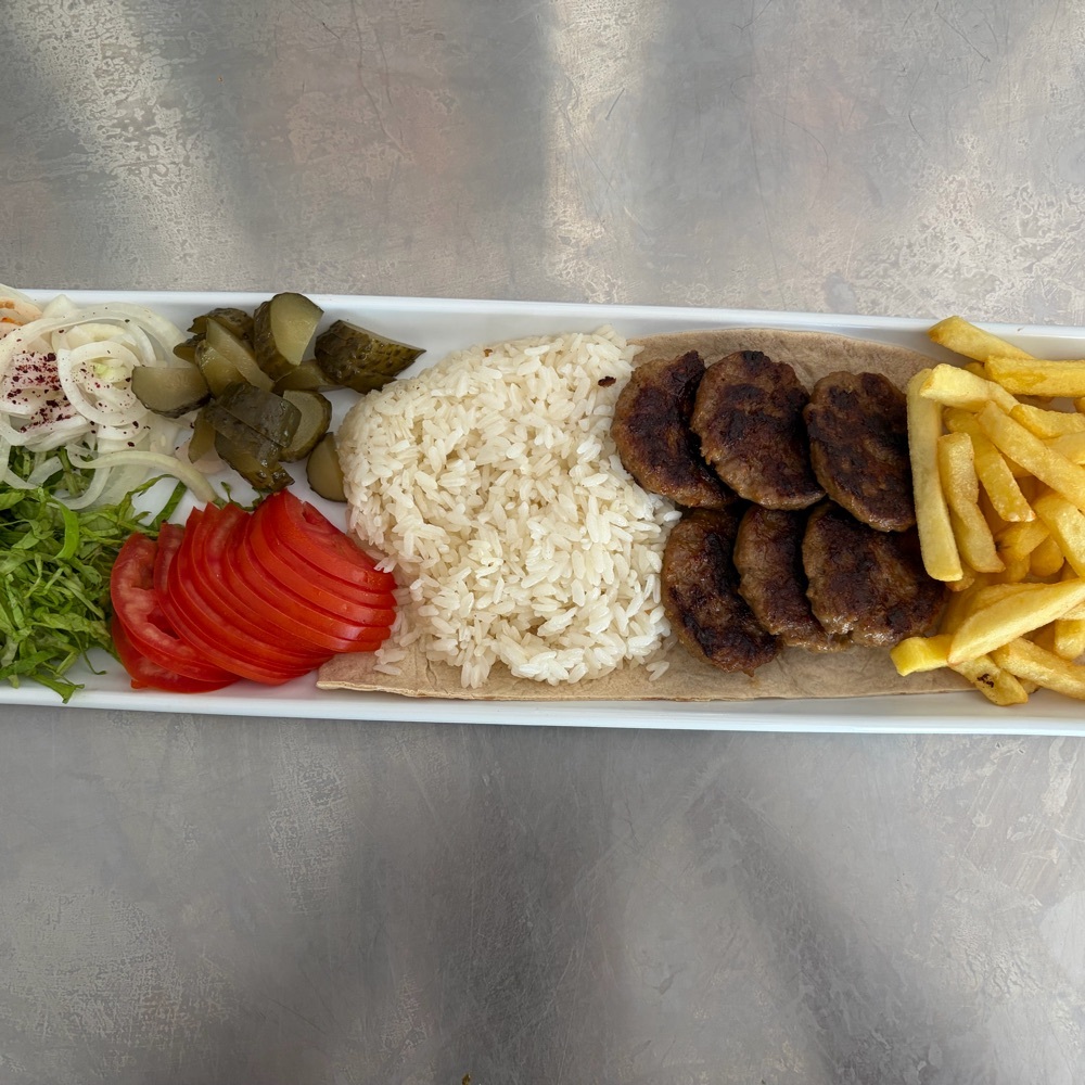 Izgara Köfte Servis