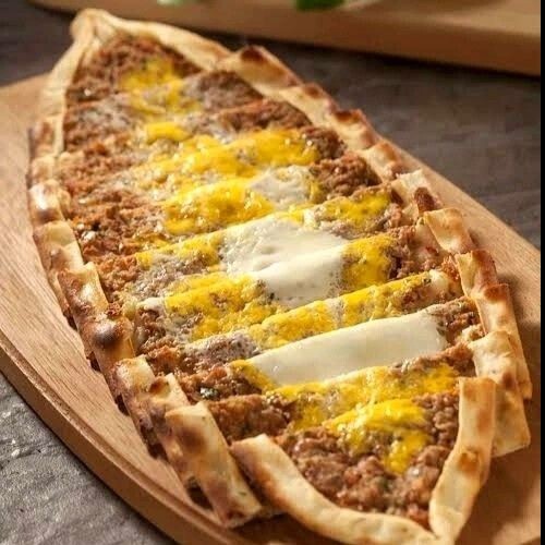 Kıymalı Yumurtalı Kaşarlı Pide
