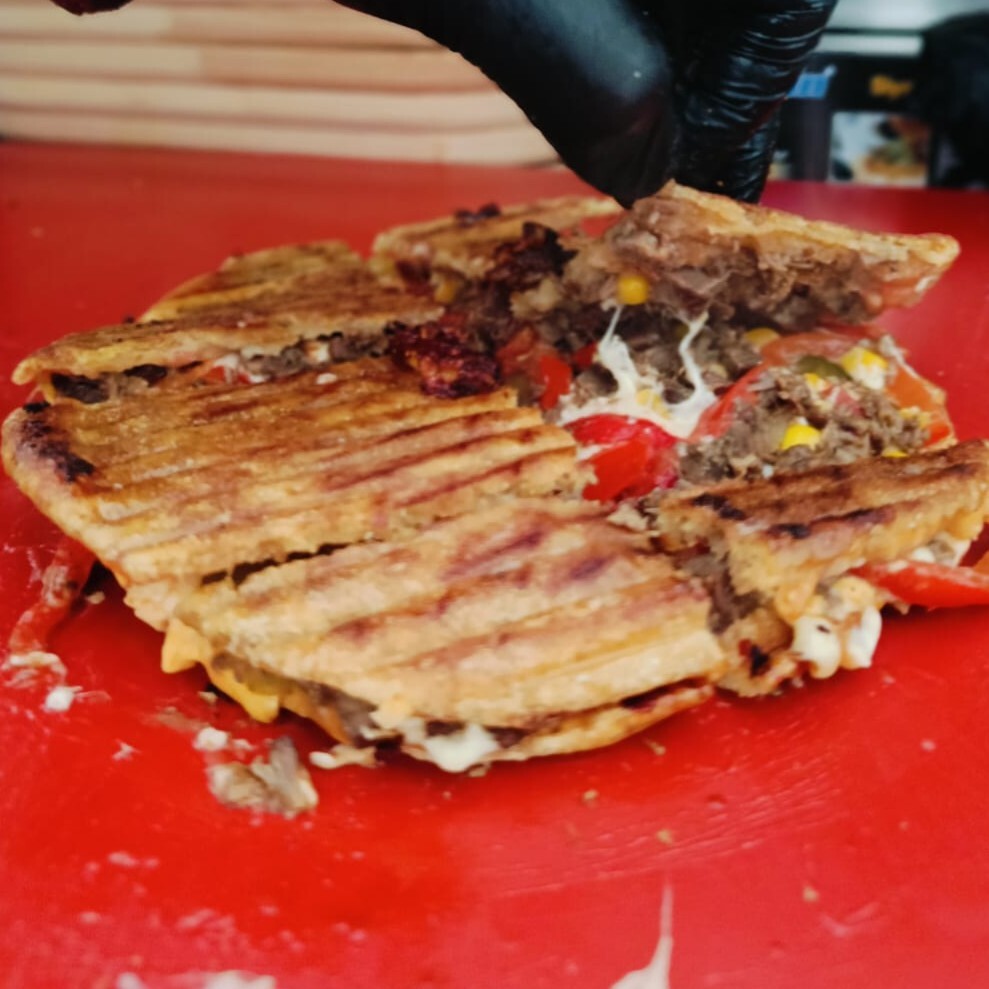 Kavurmalı Bazlama Tost