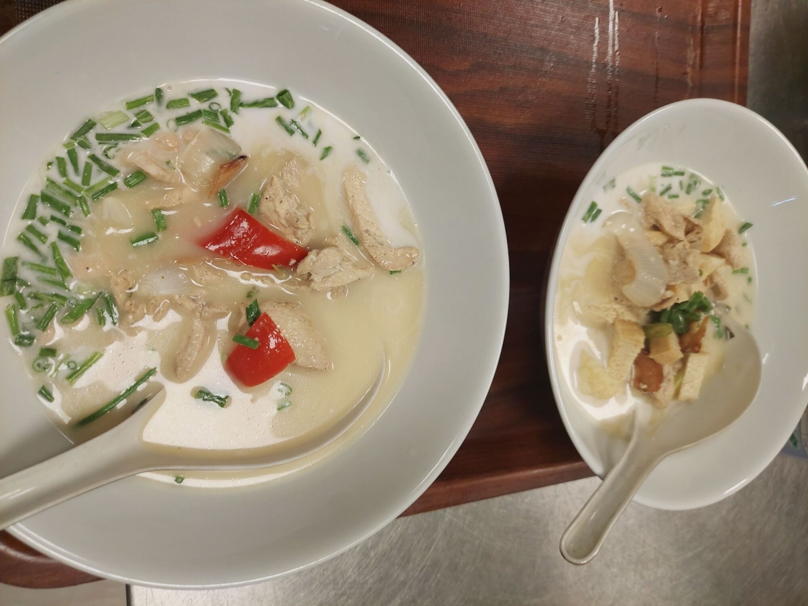 Hindistan Cevizi Sütü Çorbası (Vejeteryan) & Tom Ka (Vegan) + Steam Rice