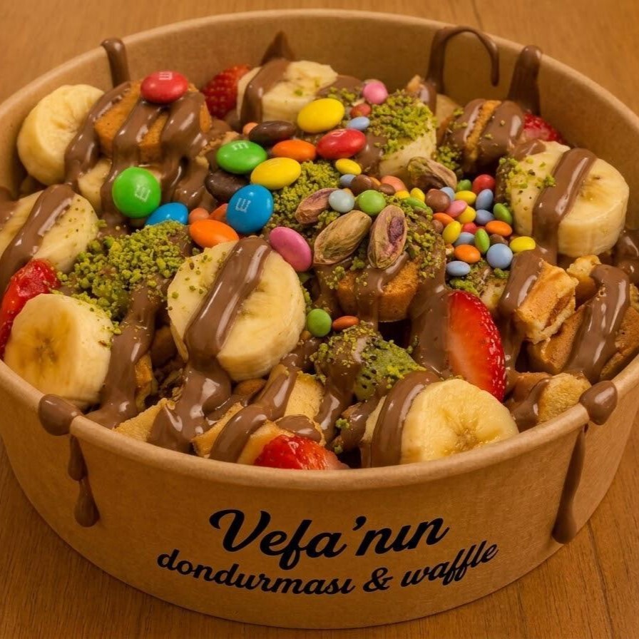 Bowll Waffle (Kova waffle) - Çilek, Muz ve çikolata