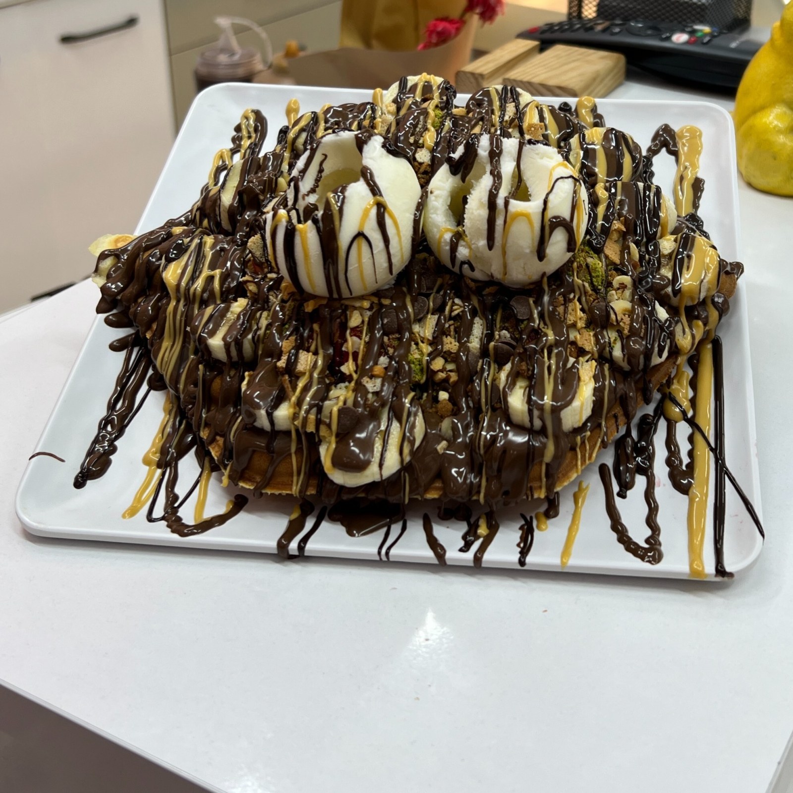 Klasik Tabak Waffle+Coca Cola Menü