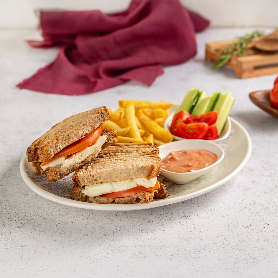 Beyaz Peynirli Domatesli Tost