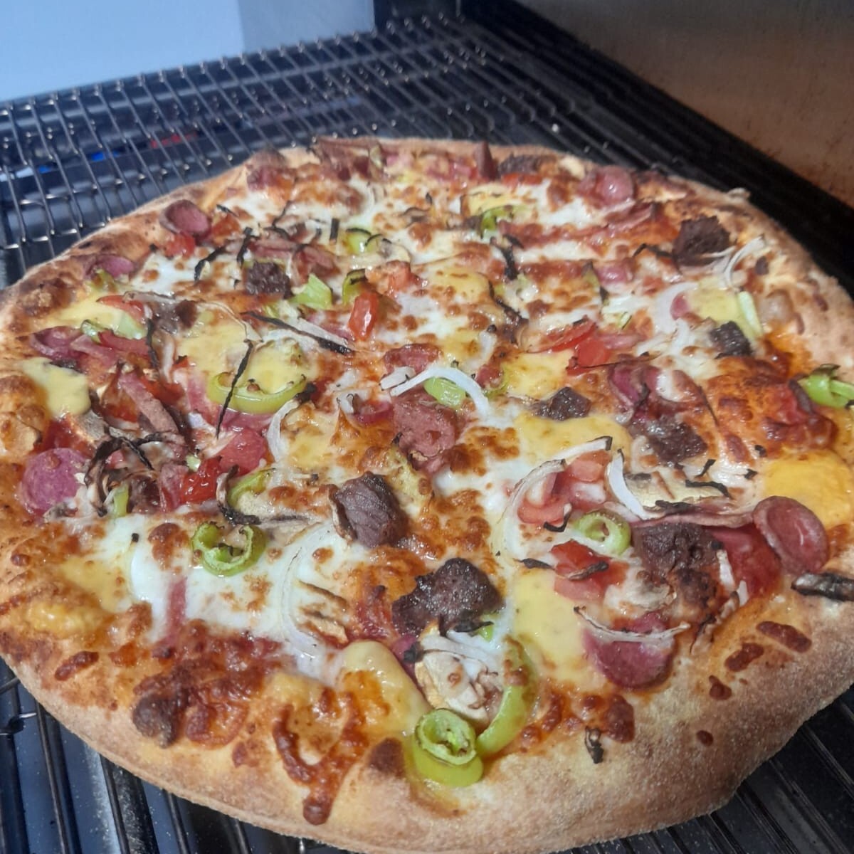 Kavurmalı Pizza (Büyük Boy )