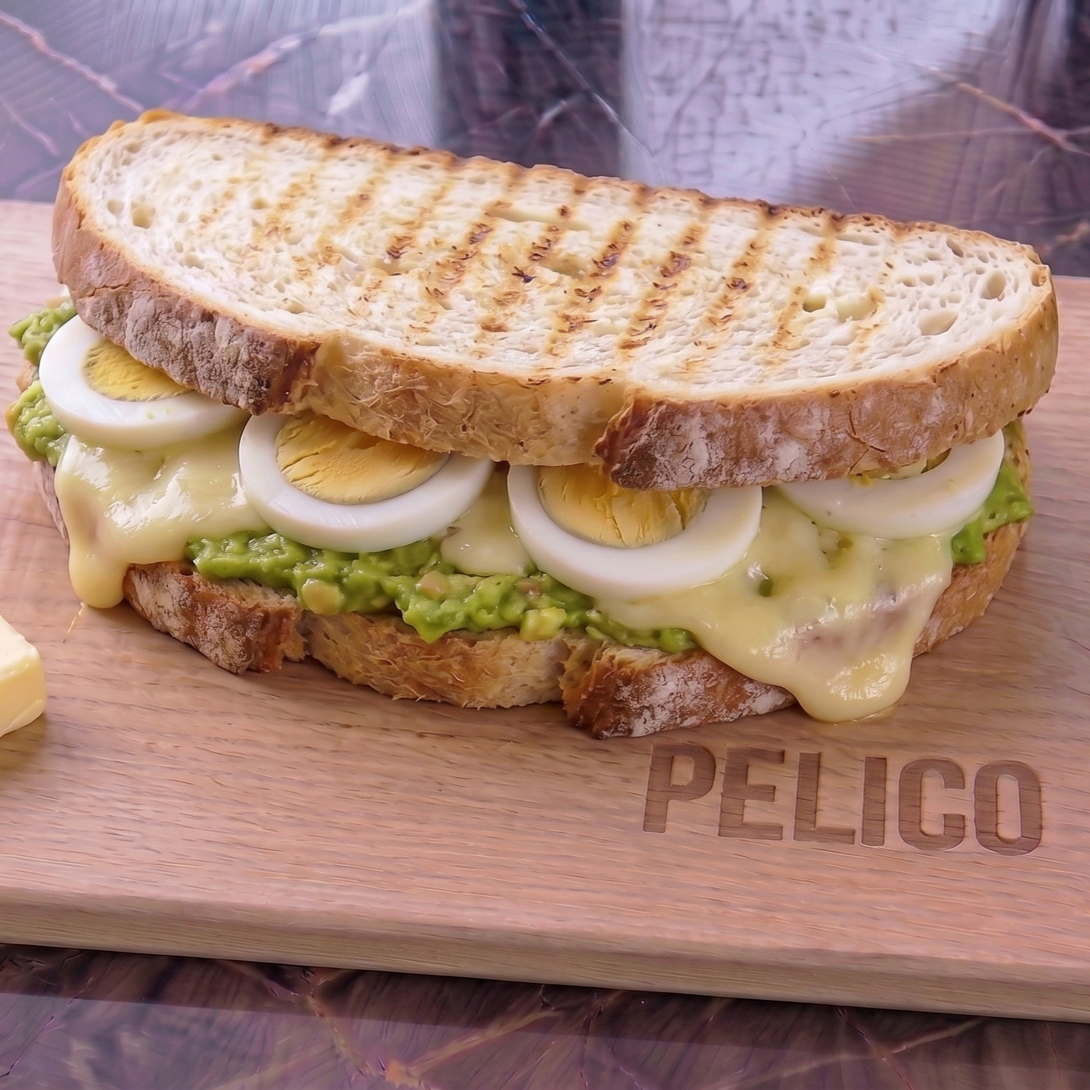 Avokadolu Tost