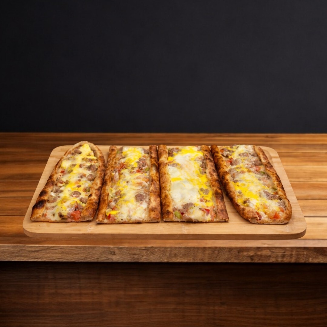 Kuşbaşılı Kaşarlı Yumurtalı Pide