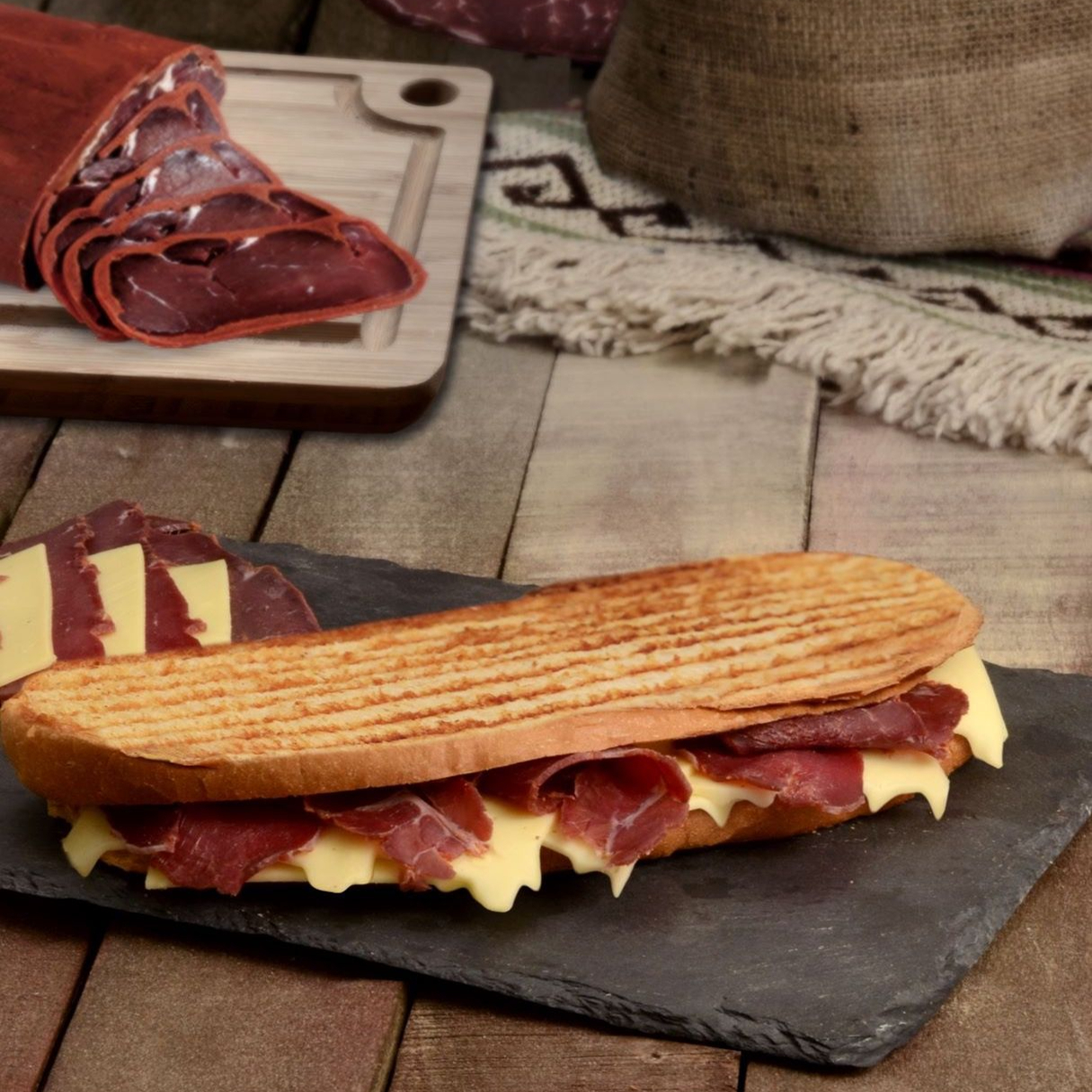 Süper Pastırmalı Kaşarlı Tost Menü