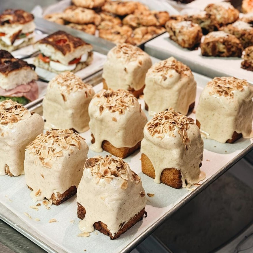 Badem Ezmeli Cinnamon Rolls