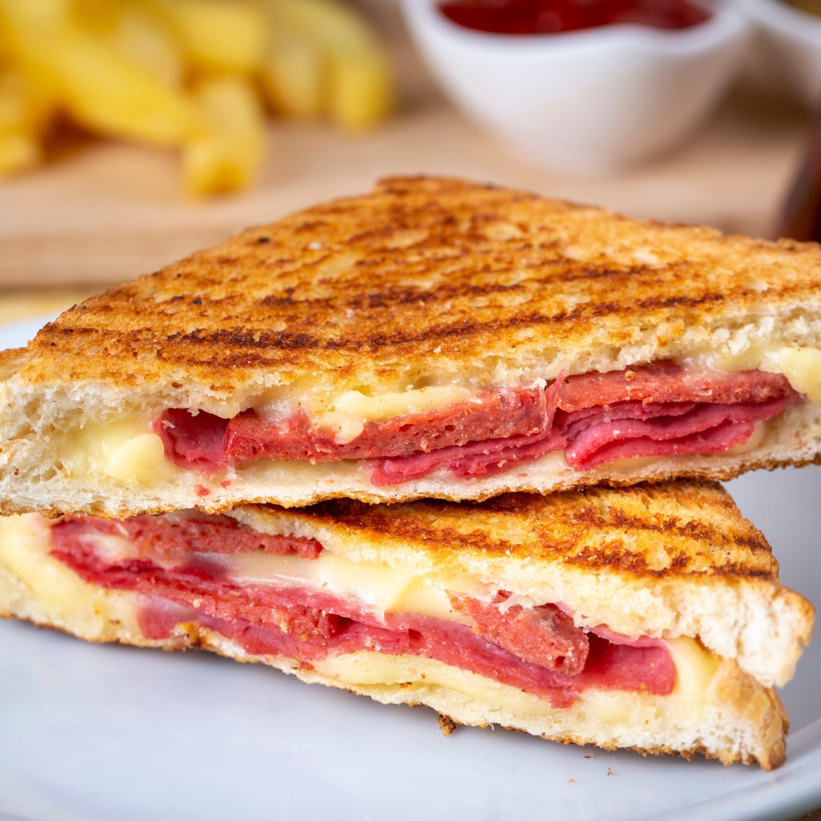 Tulum Peynirli Karışık Tost