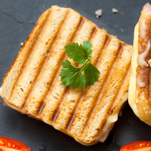 Kavurmalı & Sucuklu & Kaşarlı Tost