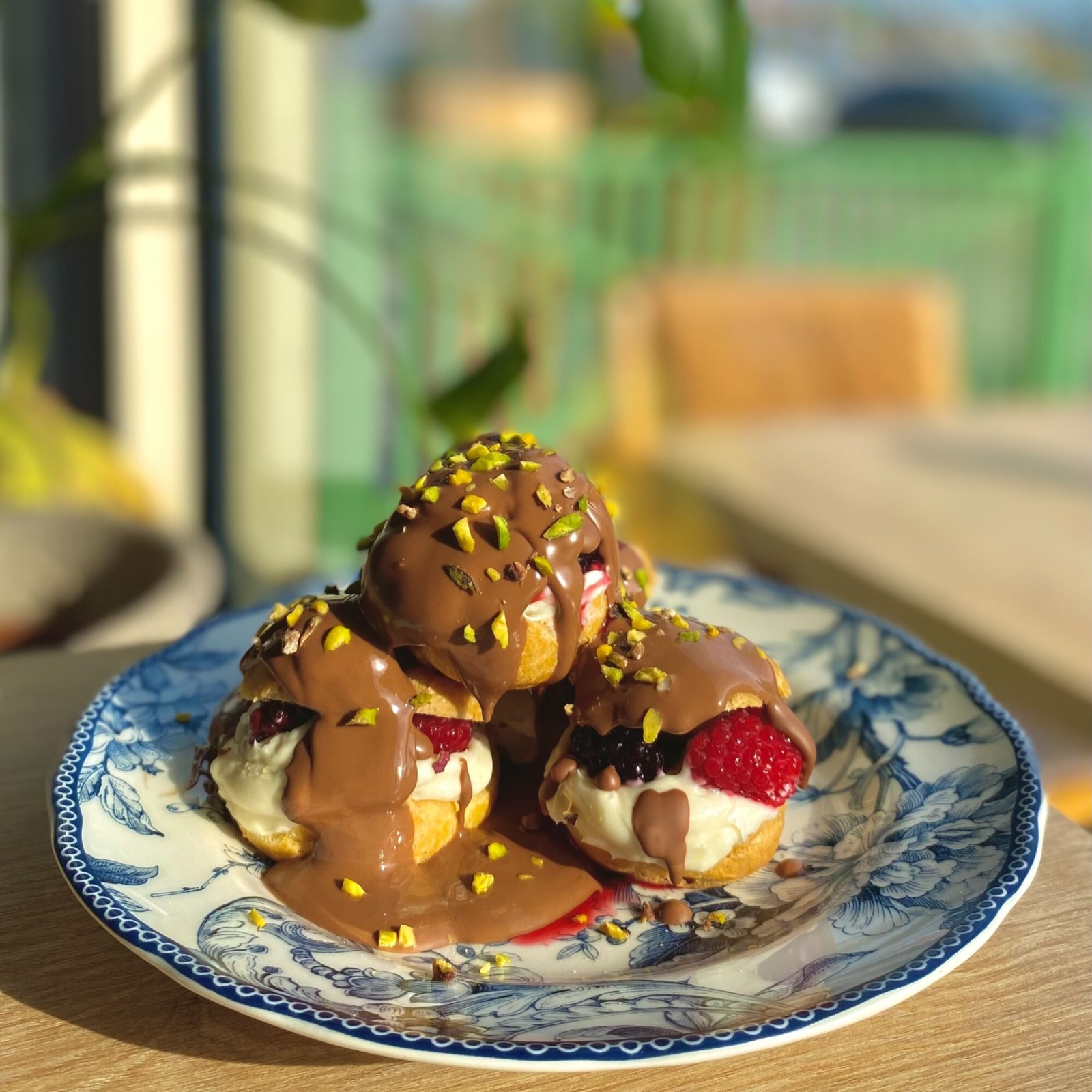 Orman Meyveli Profiterol