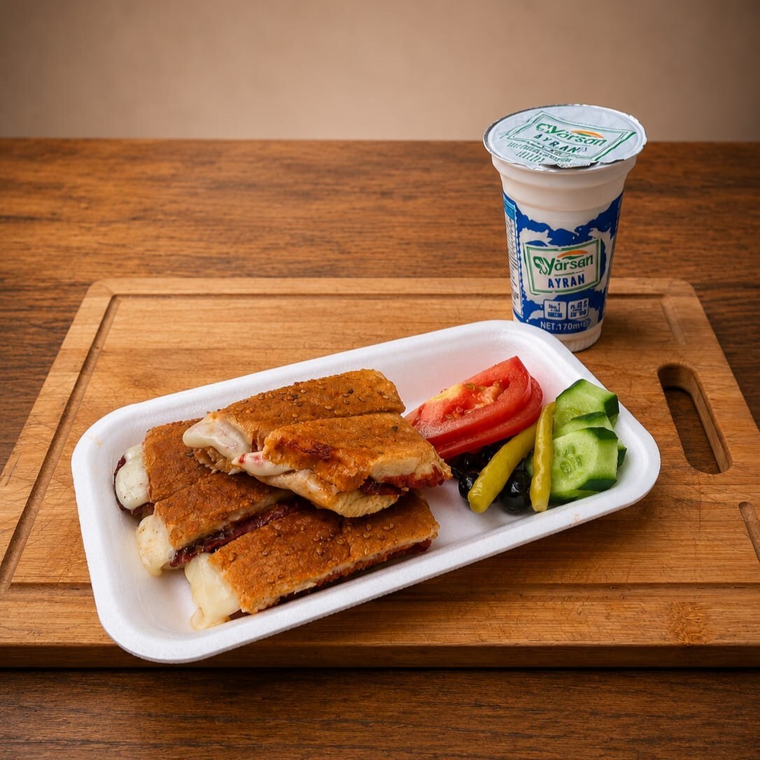 Yarım Ekmek Karışık Tost ve Ayran