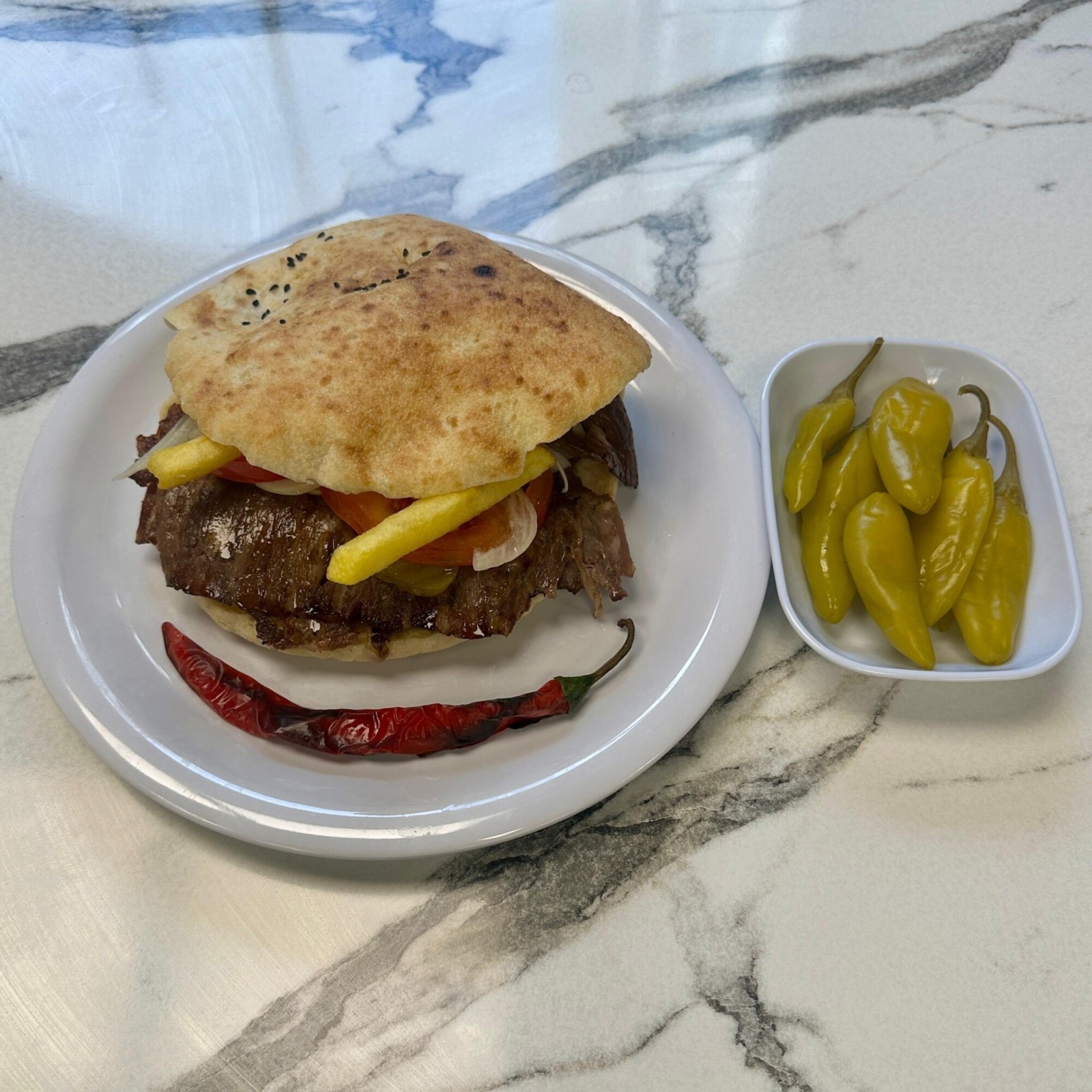 Tombik Ekmek Arası Yaprak Et Döner ( 300 Gram )
