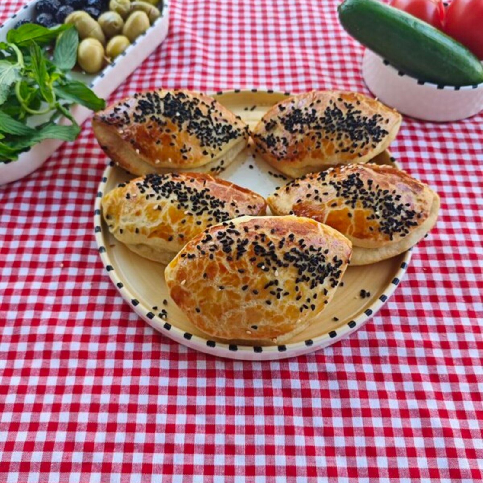 Zeytinli İstanbul Poğaçası